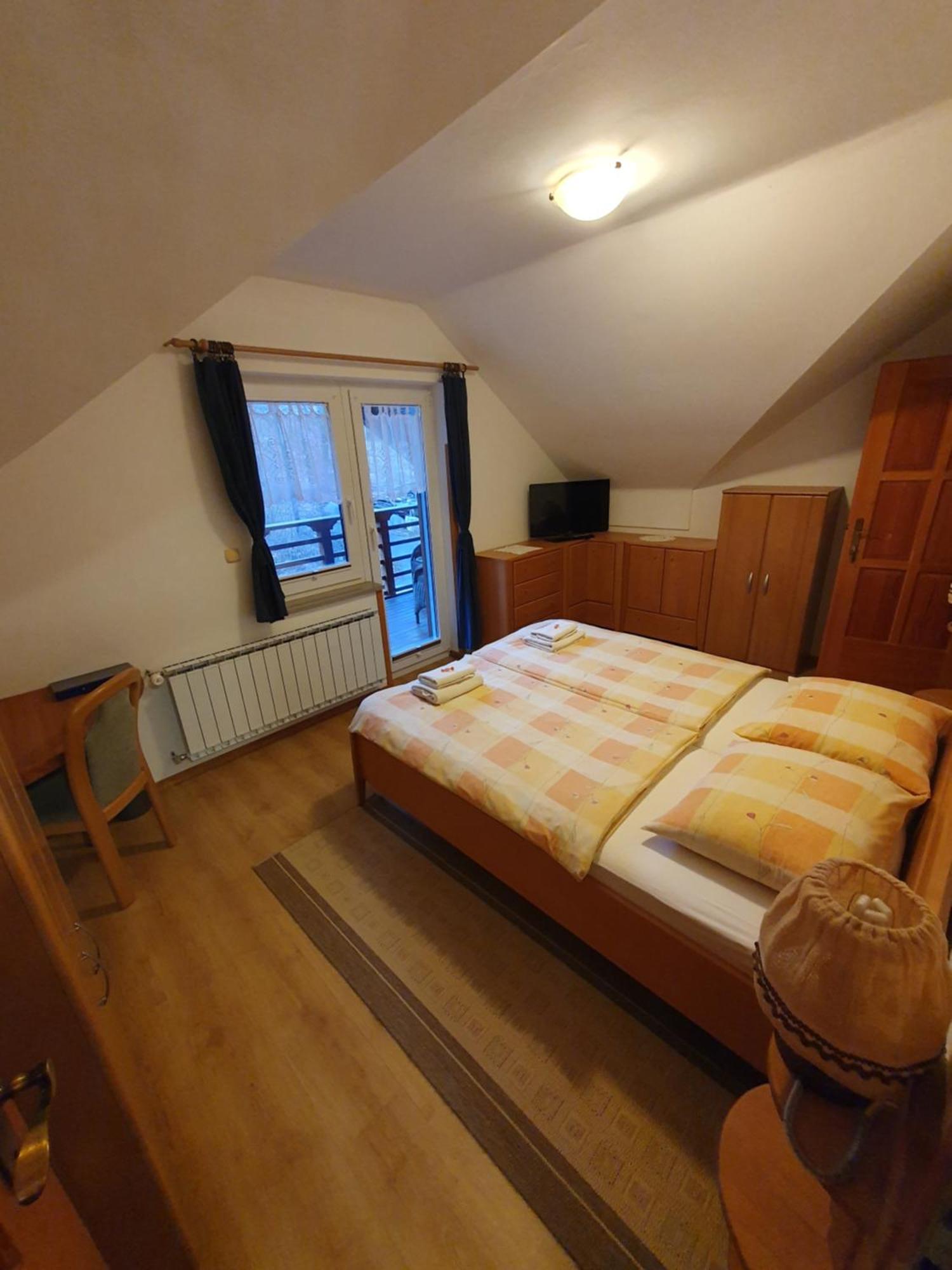 تسركنيتسا Miskar Rooms الغرفة الصورة
