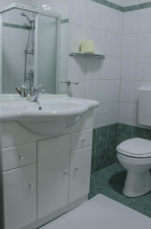 تسركنيتسا Miskar Rooms الغرفة الصورة