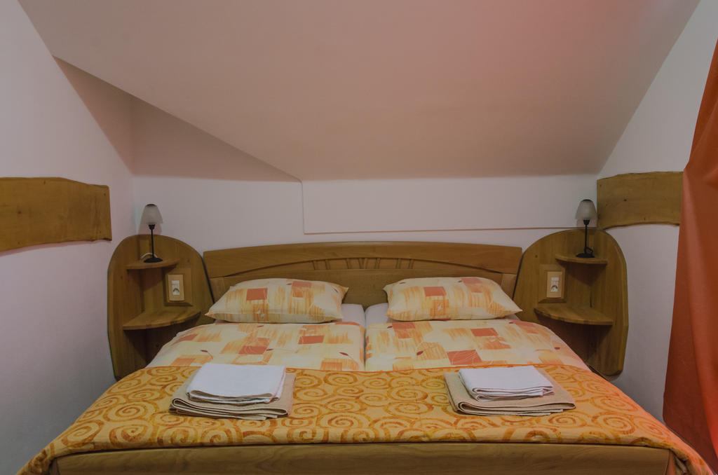 تسركنيتسا Miskar Rooms الغرفة الصورة
