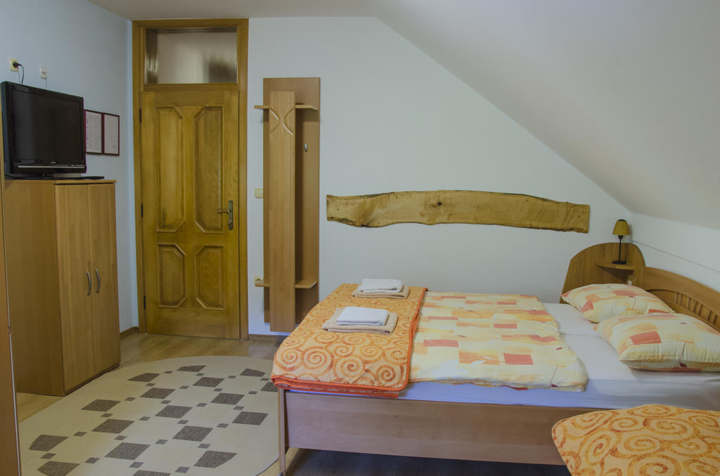 تسركنيتسا Miskar Rooms الغرفة الصورة